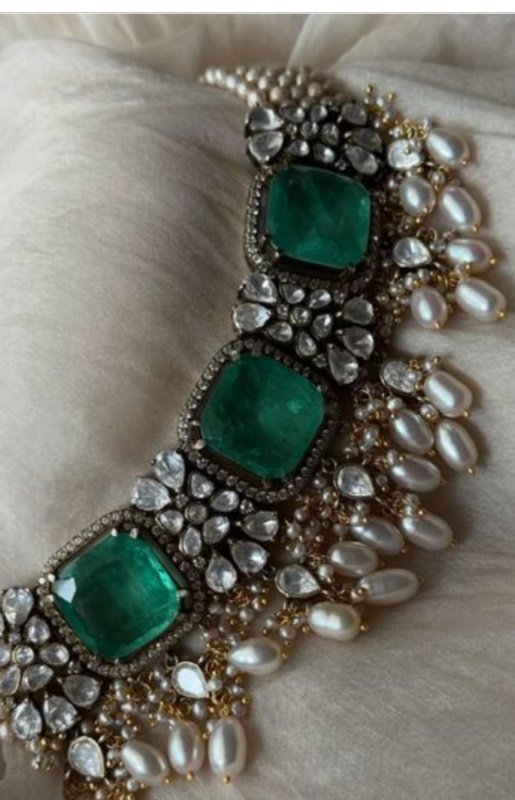 Emerald and pearl bracelet