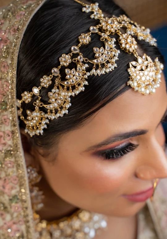 Sheeshphool editorial